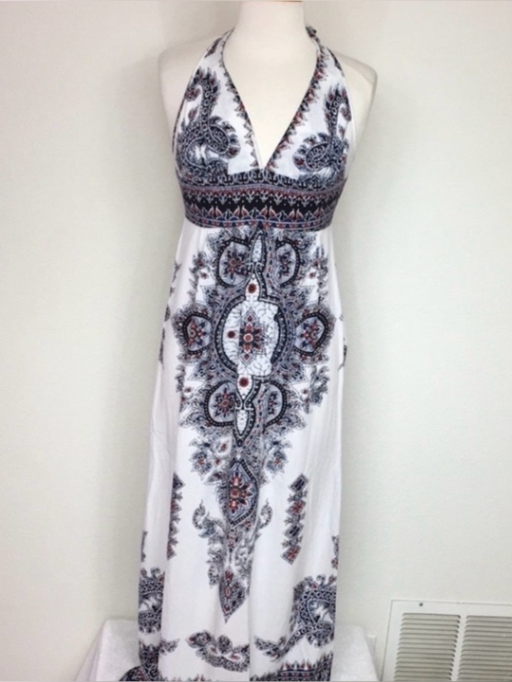 Angie Juniors Y2K White Navy Paisley Halter Maxi Dress Size Medium Boho Tropical